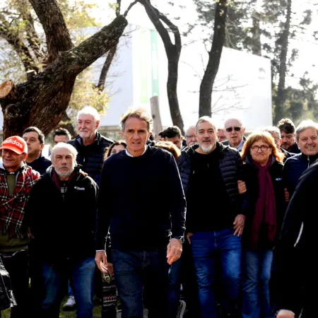 Junto a sindicatos, dirigentes y universidades, Katopodis reclamó a Milei por las 25.000 PyMEs cerradas