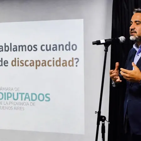 Luayza en una charla sobre discapacidad: “Donde algunos ven gastos, nosotros vemos necesidades”