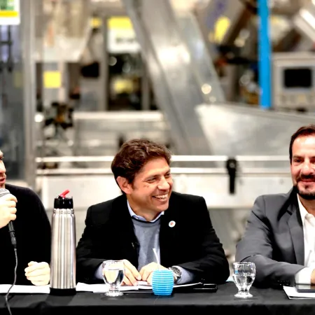 ¿Y dónde está la crisis?: Kicillof creó un nuevo organismo provincial, suma gasto público y premia a un intendente