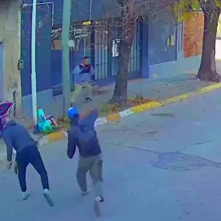 Problemas de vieja data acabaron en pelea y cascotazos en el centro de San Pedro