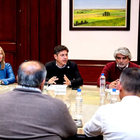 Presionado por la crisis: con las manos vacías, el Gobierno bonaerense recibió a los gremios