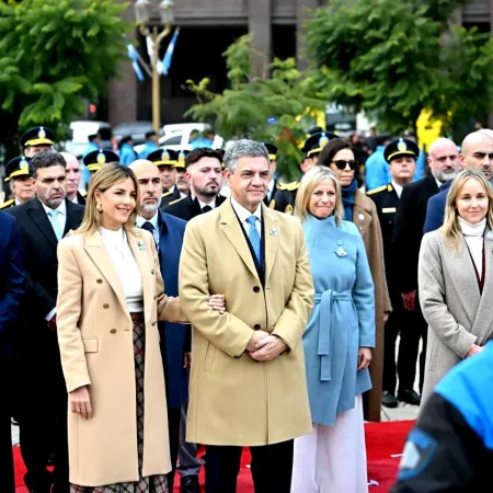Día de la Patria: Jorge Macri encabezó el izamiento de la bandera en la Plaza de Mayo