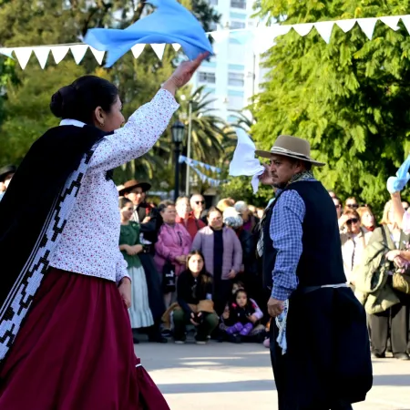 Bahía Blanca vivió una fiesta patria que sorprendió por su convocatoria