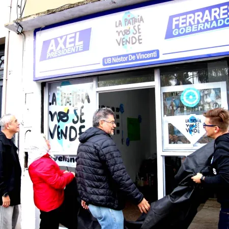 Otro adelantado más: Ferraresi inauguró un local y se anotó en la lista de posibles sucesores de Kicillof