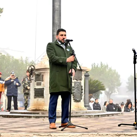 Masiva concurrencia: el Municipio de 25 de Mayo conmemoró el aniversario de la Revolución de Mayo en Plaza Mitre