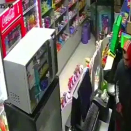 Inseguridad 24/7 en Cañuelas: encapuchado y armado asaltó un maxikiosco en la madrugada