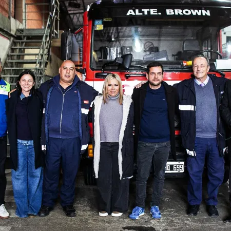 Fabiani encabezó el emotivo homenaje a los Bomberos Voluntarios en Almirante Brown