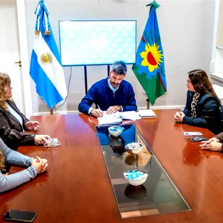 Junín: Fiorini firmó nuevos comodatos para instituciones educativas junto a autoridades del Consejo Escolar