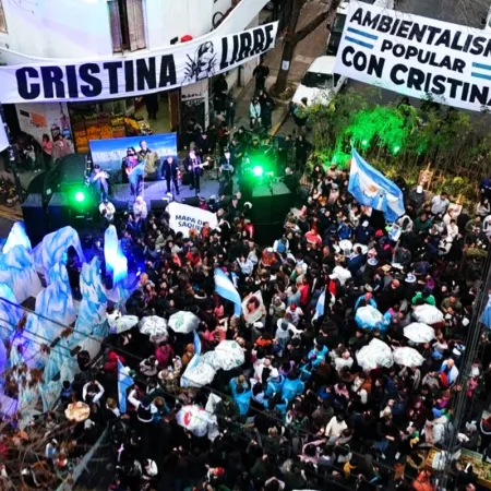 “Ambientalismo Popular con Cristina”: la militancia se movilizó en San José 1111