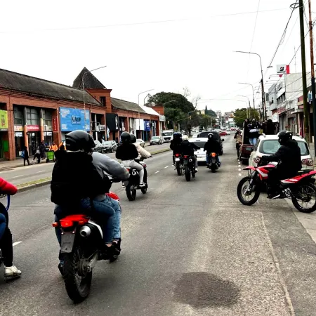 Exigen medidas de control para las caravanas de motos que generan caos en La Plata