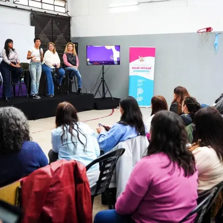 Mayra Mendoza y Eva Mieri encabezaron en Ezpeleta el lanzamiento del programa de salud escolar 2026