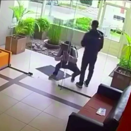Llamen al cerrajero: a la hora del té intentaron robar en un edificio del centro de Morón