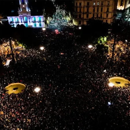 Dolor y homenaje: multitudinaria despedida para el Indio Solari en distintas ciudades