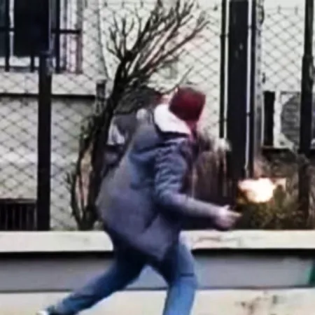 Escandaloso episodio: arrojaron una molotov contra el Concejo Deliberante de Berisso