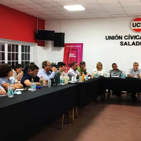 Intendentes radicales presionan a la Legislatura por los fondos de libre disponibilidad