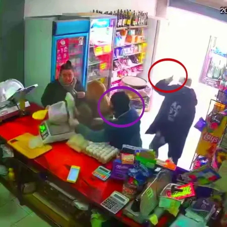 Preparados para atracar un banco o un blindado, banda de encapuchados robó un almacén en Merlo