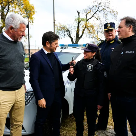 Kicillof visitó Pergamino: entregó nuevos patrulleros y motos para fortalecer la seguridad local