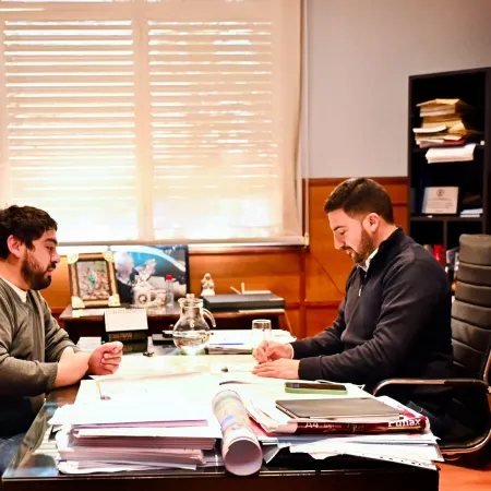 Ramiro Egüen repasó proyectos con el Club Alumni y avanza en la cesión de un predio municipal de 25 de Mayo