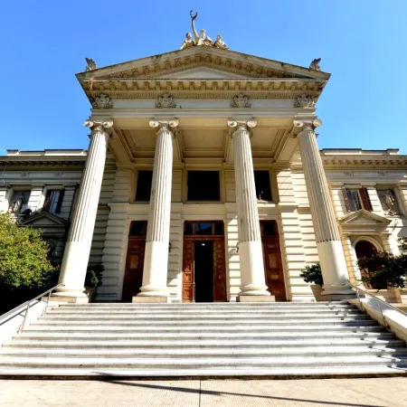 Sin sesiones a la vista y con conflictos, la Legislatura bonaerense moviliza las comisiones