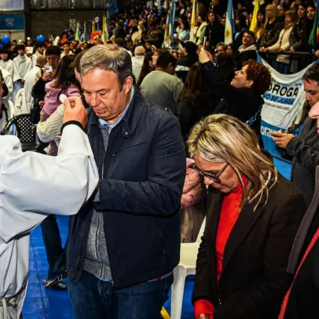 Junto a más de 5.000 vecinos, Cascallares participó de la celebración diocesana de Corpuis Christi