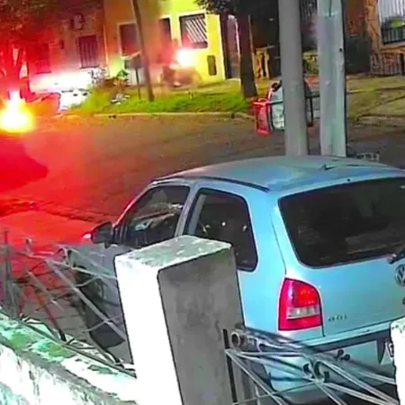 Motochorros de cacería en Tres de Febrero: persiguieron y encañonaron a un automovilista