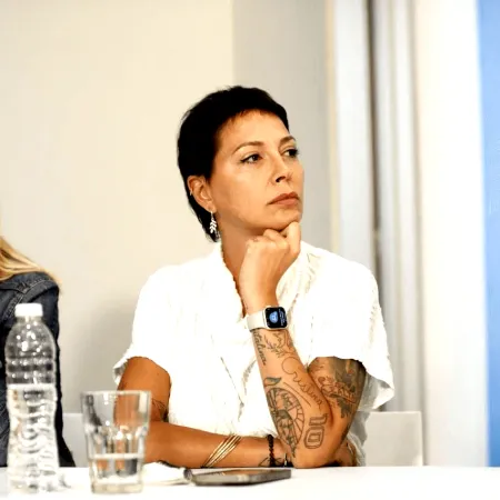 Mayra Mendoza estalló contra una senadora peronista por críticas a Cristina y la desafió a un cara a cara