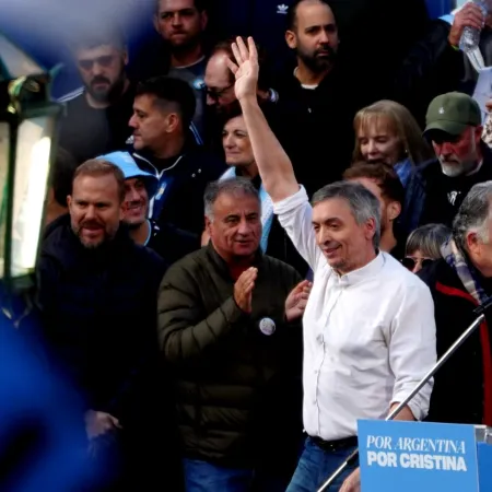Un acto, varias frases y una interna al rojo vivo: el mensaje de Máximo Kirchner para el peronismo