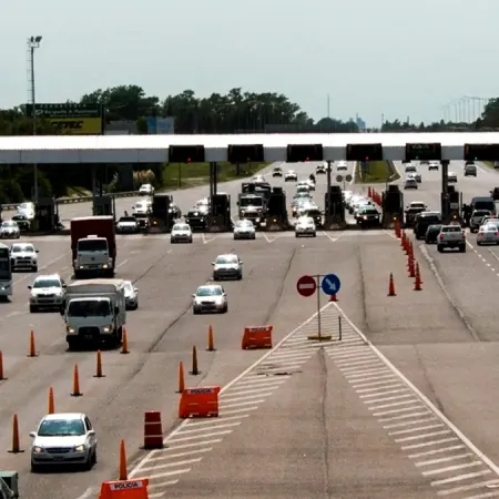 Crisis laboral: despidieron a 70 trabajadores del peaje en Olavarría tras la privatización de rutas