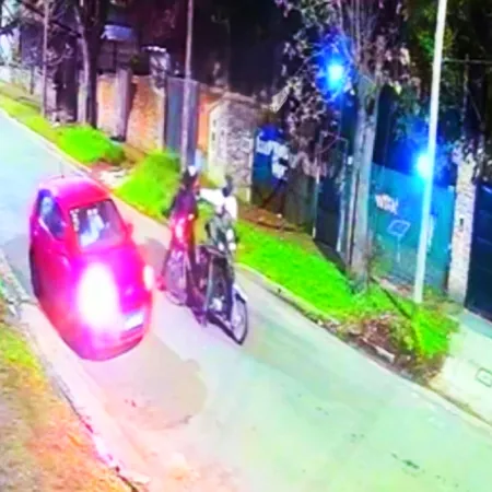 Otra noche de terror en Morón: motochorros atacaron a un chofer de Uber