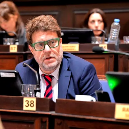 Garciarena acusó a Kreplak de evadir la crisis del IOMA y elevó la presión con una dura respuesta