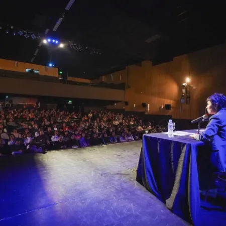 “QuilmESI en entornos digitales”: Mayra Mendoza explicó un proyecto para prevenir el ciberacoso