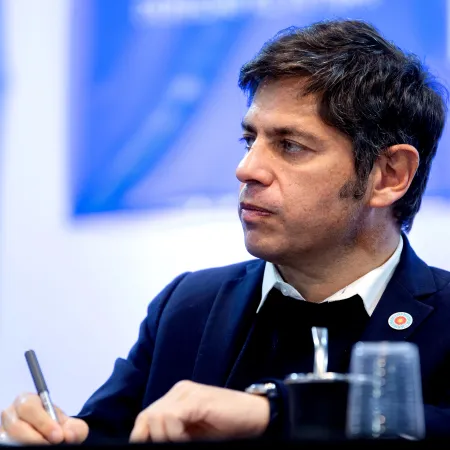 Kicillof desafía al cristinismo y abrió otro frente con el peronismo por las PASO