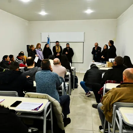 Egüen entregó certificados a egresados del Curso de Controladores de Admisión y Permanencia en 25 de Mayo