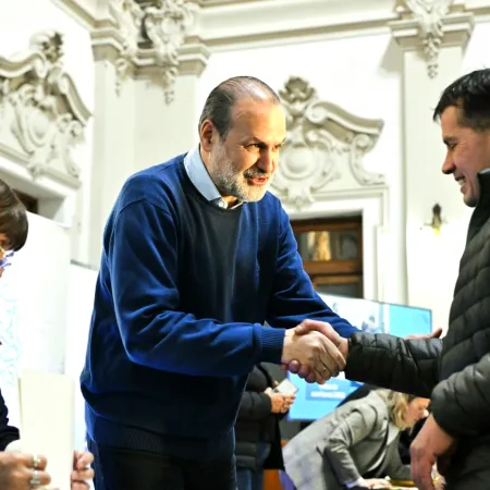 Tras casi 30 años de espera, más de 220 familias de Bahía Blanca firmaron las escrituras de sus hogares