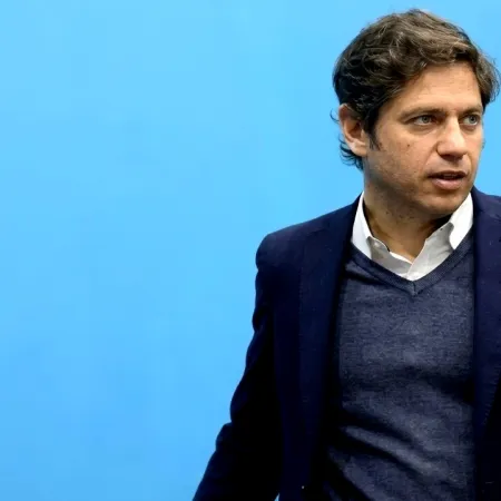 Con migajas, Kicillof habilita ascensos y premia a miles de estatales bonaerenses