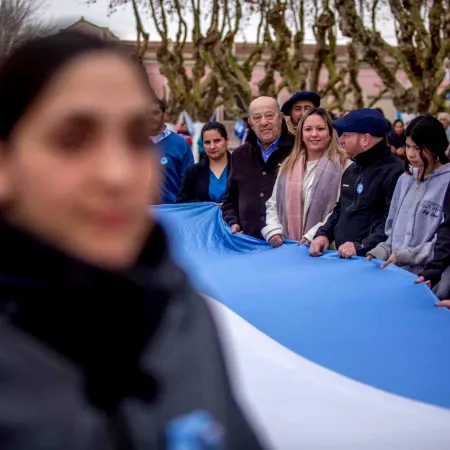 Wischnivetzky y Paredi encabezaron el acto del Día de la Independencia en Mar Chiquita con un anuncio que dejó huella