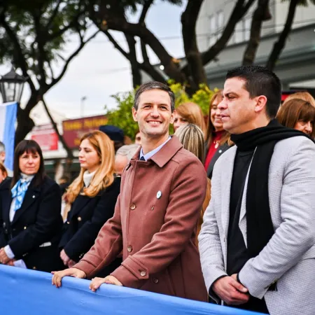 Mantegazza encabezó las celebraciones patrias en Alejandro Korn con un masivo desfile cívico y una fiesta popular