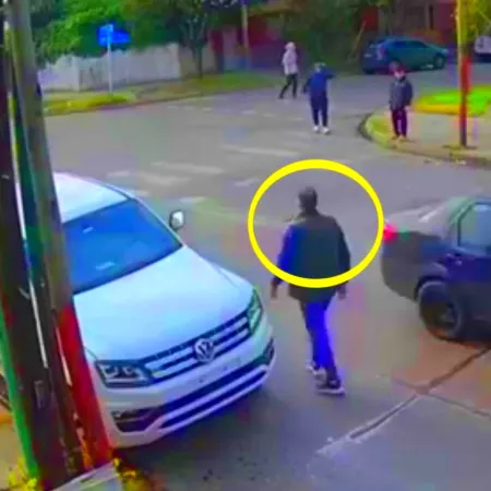 Portaban una pistola con láser táctico y le robaron a un automovilista en Lanús