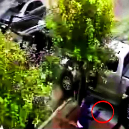 Domingo de terror en Morón: banda de adolescentes robó una camioneta a mano armada