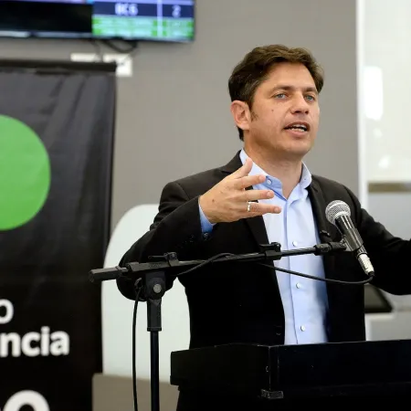 Kicillof le tira un centro al massismo y gana peso en Banco Provincia
