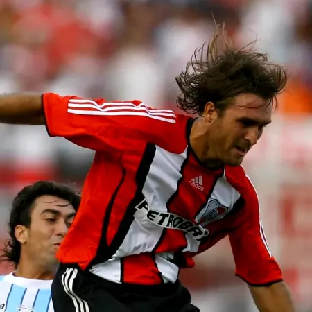 Del “silencio atroz” a LLA y ¿una candidatura a intendente de Zárate? quién es el exfutbolista de River que apunta a 2027