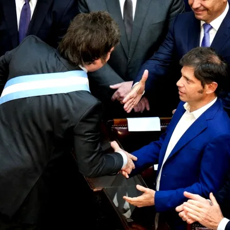Una encuesta mostró un posible escenario entre Milei y Kicillof en las elecciones nacionales de 2027