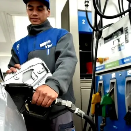 La Justicia Federal frenó una resolución del gobierno de Milei y obligó a informar la suba de precios en combustibles