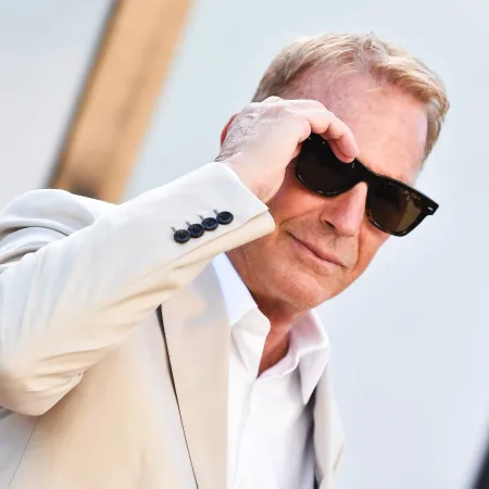 Una vecina bonaerense creyó estar de novia con Kevin Costner y terminó siendo estafada