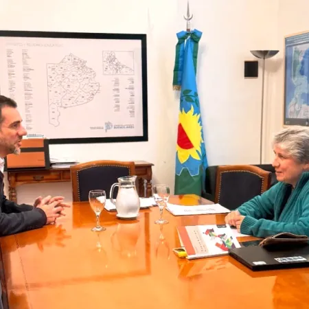 Petrecca pidió avanzar con consensos y acercó proyectos educativos al gobierno bonaerense