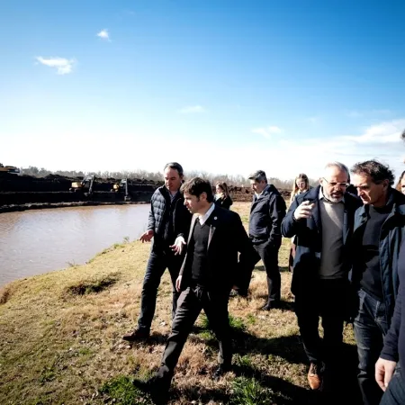 Kicillof pasó por San Antonio de Areco y un exintendente peronista reavivó la interna