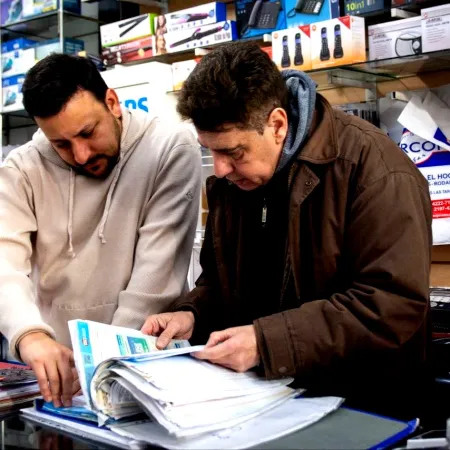 Santalla recorrió comercios de Avellaneda y dejó al descubierto las falencias en la gestión de Ferraresi