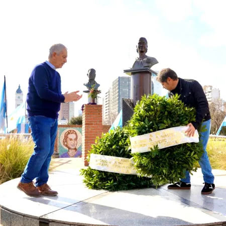 En La Plata, Kicillof y Alak se mostraron juntos por el homenaje a Eva Perón y dejaron una señal política