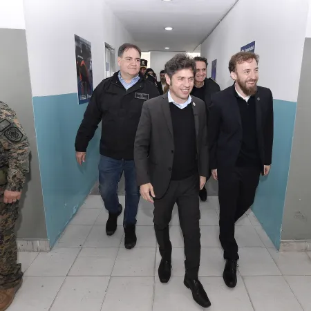 Kicillof y Otermón inauguraron una base de la UTOI en Lomas de Zamora y entregaron dos ambulancias