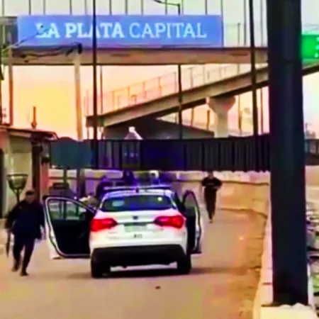 Tiros y piedrazos en La Plata: policías se enfrentaron a vecinos en barrio El Mercadito